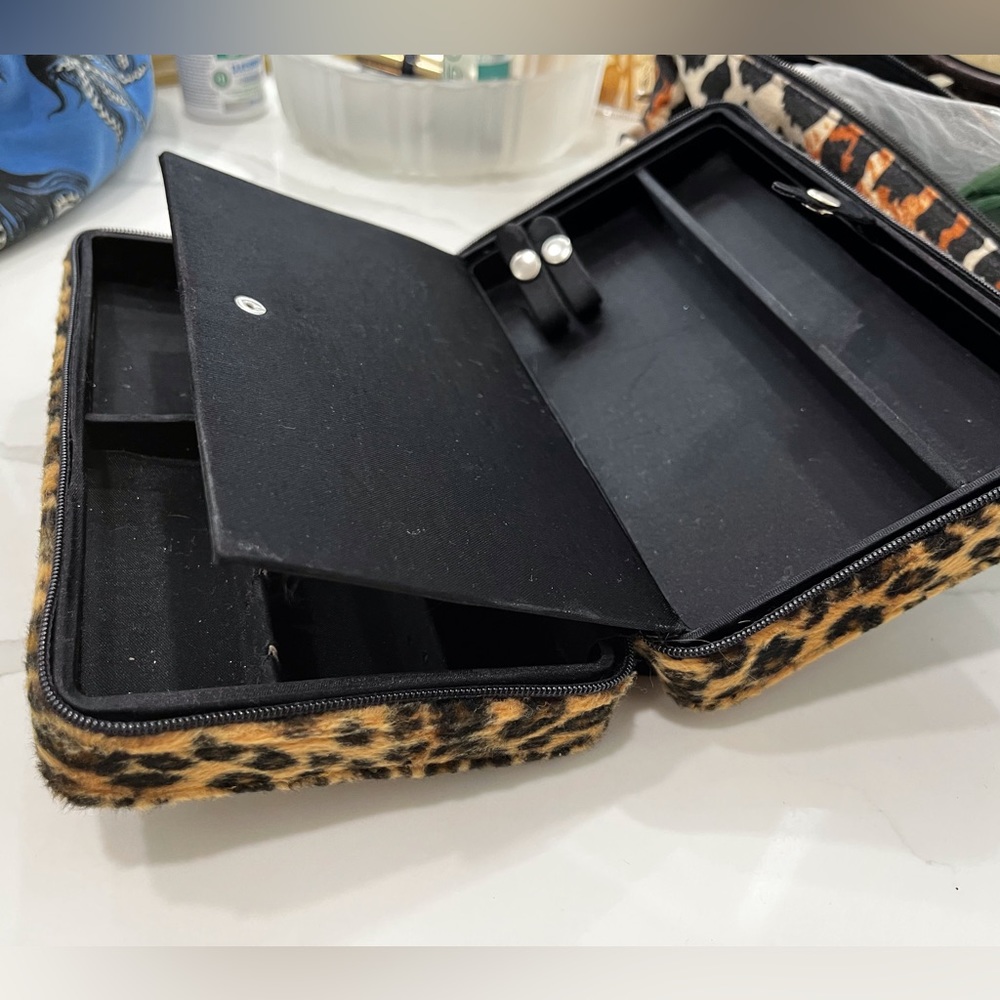 Jewelry Box- Zipper Closure